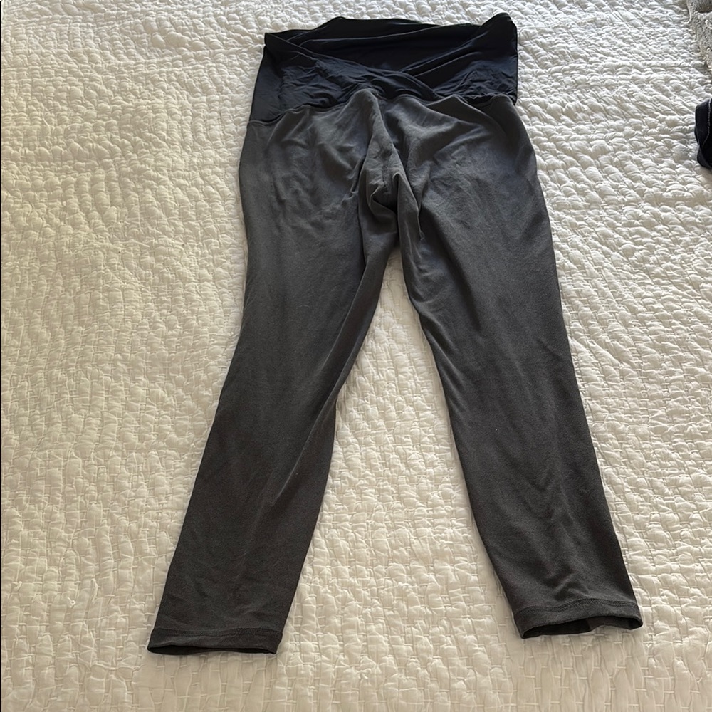 Isabel maternity capri leggings